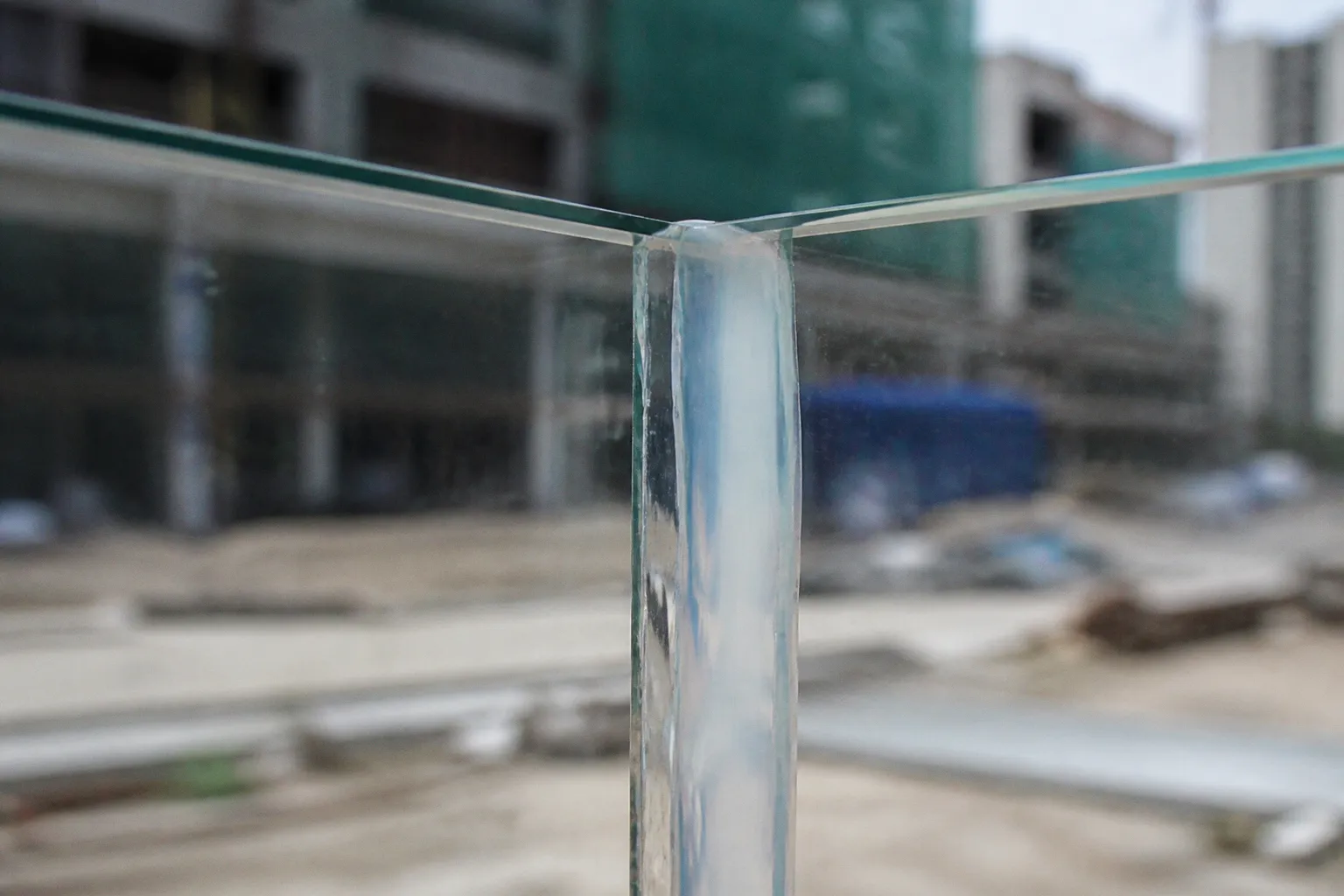 Keo silicone axit hay trung tính cho kính và đá