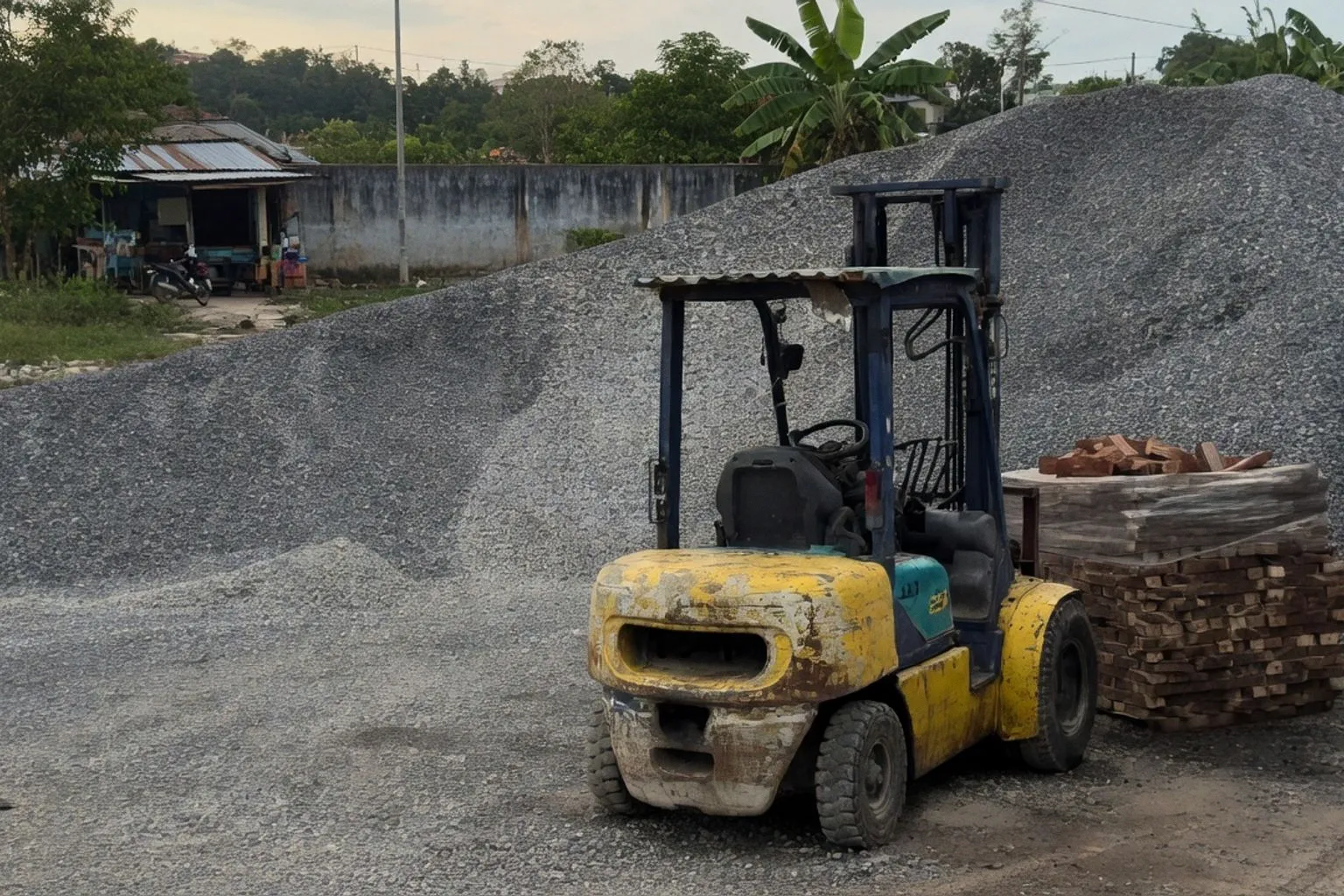 Thị trường vật liệu xây dựng Đắk Lắk biến động mạnh gây áp lực lớn cho nhà thầu